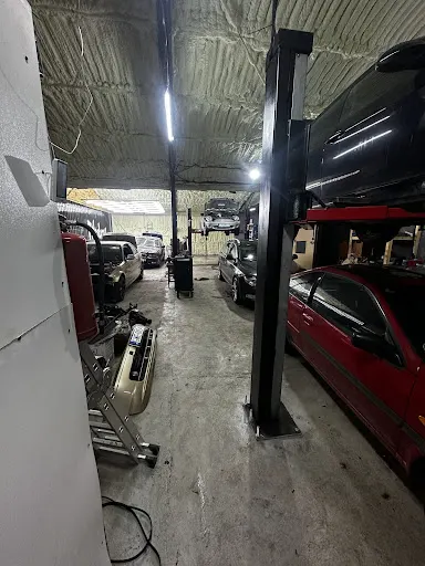 Warsztat GLORY CARS Naprawy Blacharskie. Mechanik samochodowy. Mechanika pojazdowa. Wymiana progów . Warsztat. Auto serwis.